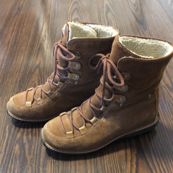 Sherpa lined Women’s Winter Boots - Picture 3 of 10